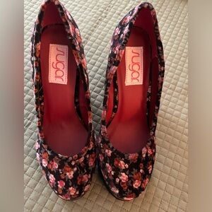 Sugar Wedge Roses Velvet Closed Toe Shoes Size 7.5 M New Without Box